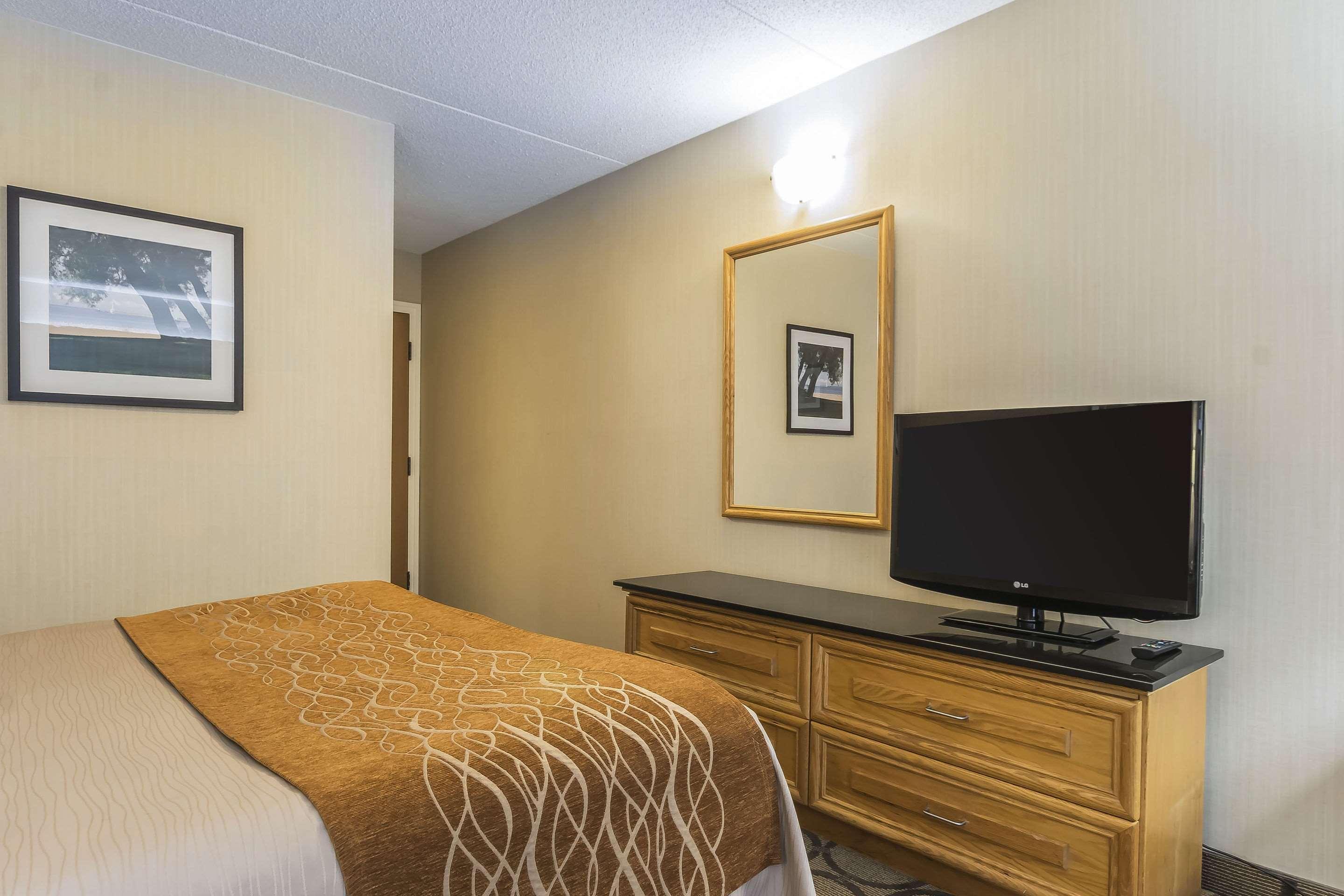 Comfort Inn Cobourg Bagian luar foto
