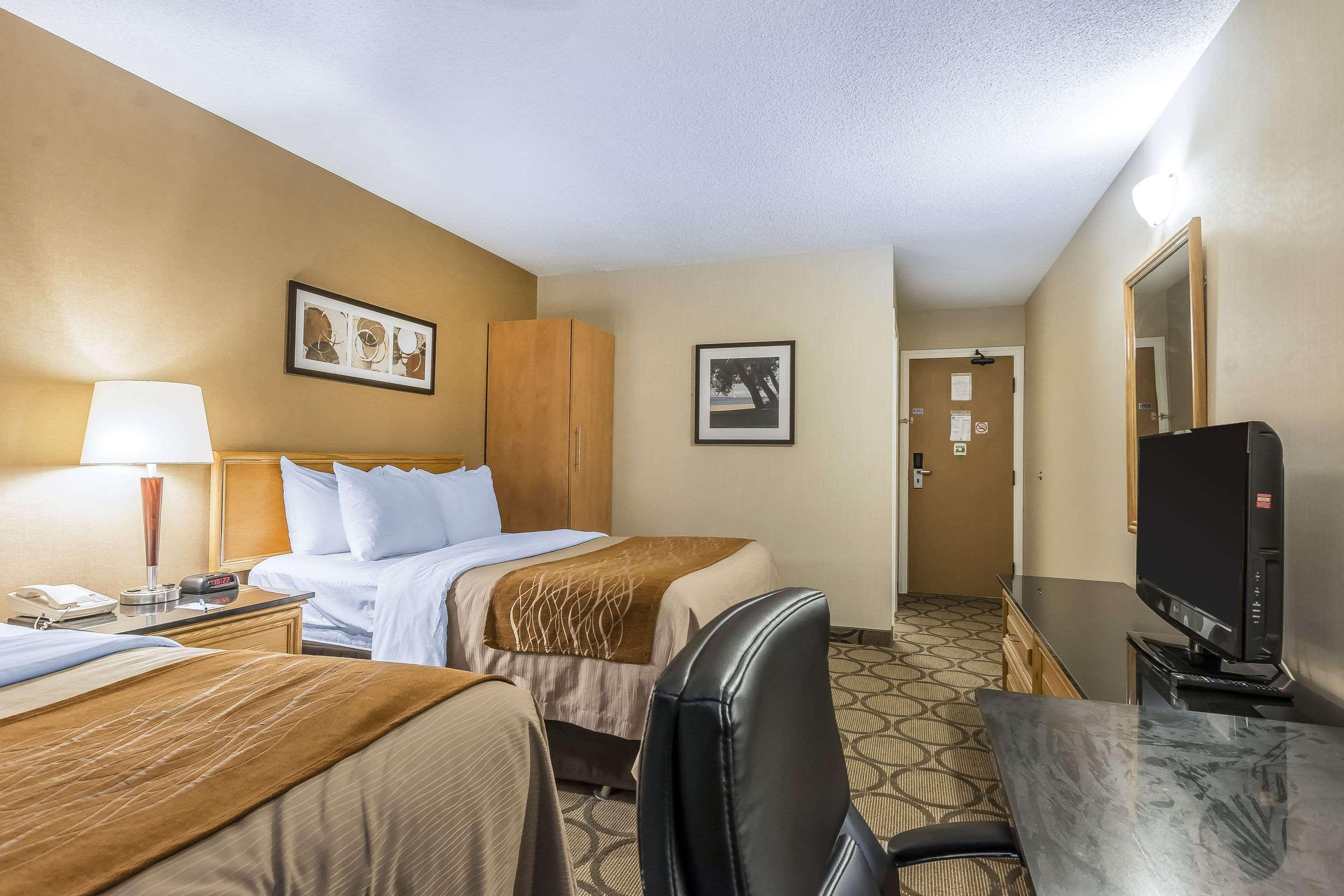 Comfort Inn Cobourg Bagian luar foto