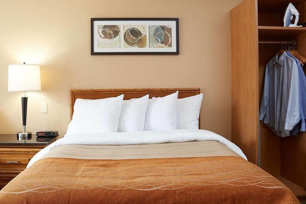 Comfort Inn Cobourg Bagian luar foto