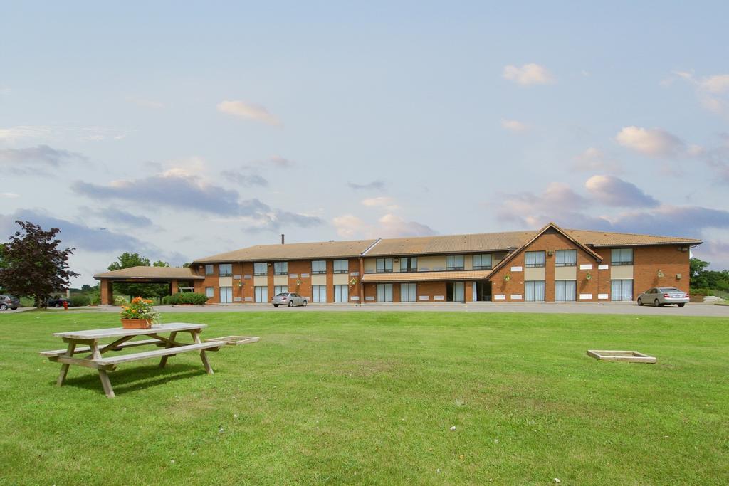 Comfort Inn Cobourg Bagian luar foto