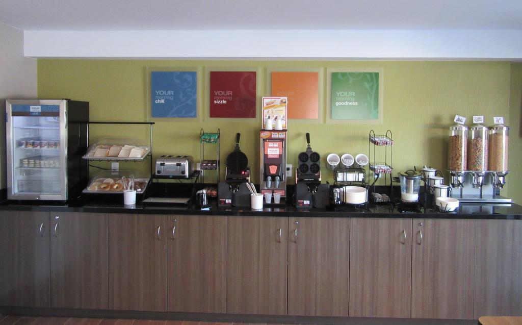 Comfort Inn Cobourg Bagian luar foto