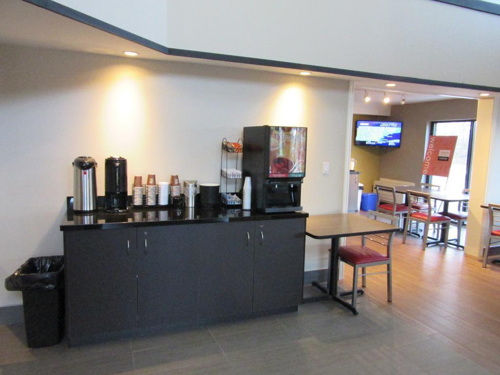 Comfort Inn Cobourg Bagian luar foto