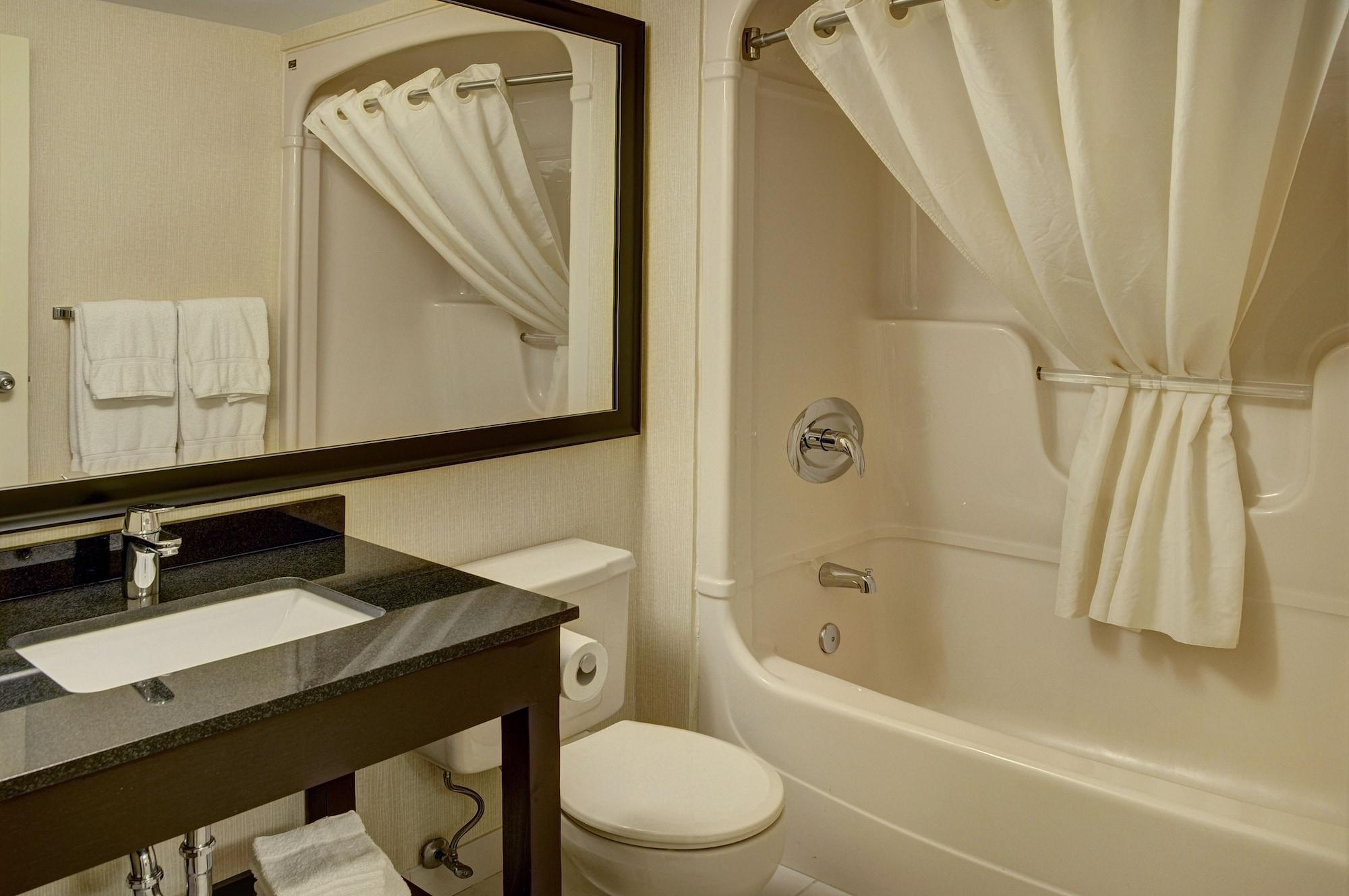 Comfort Inn Cobourg Bagian luar foto