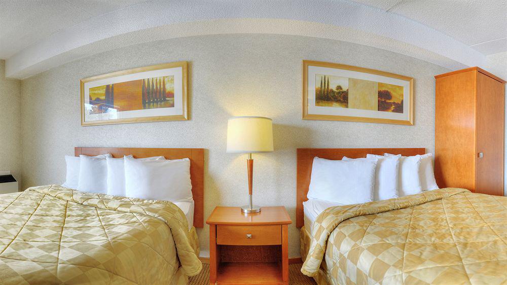 Comfort Inn Cobourg Bagian luar foto